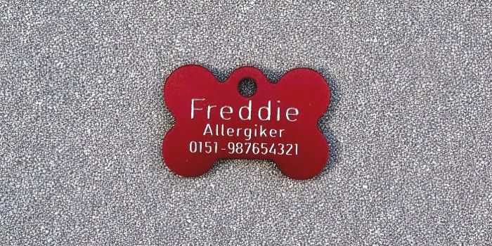 Hundmarken Aluminium Knochenform rot einseitig